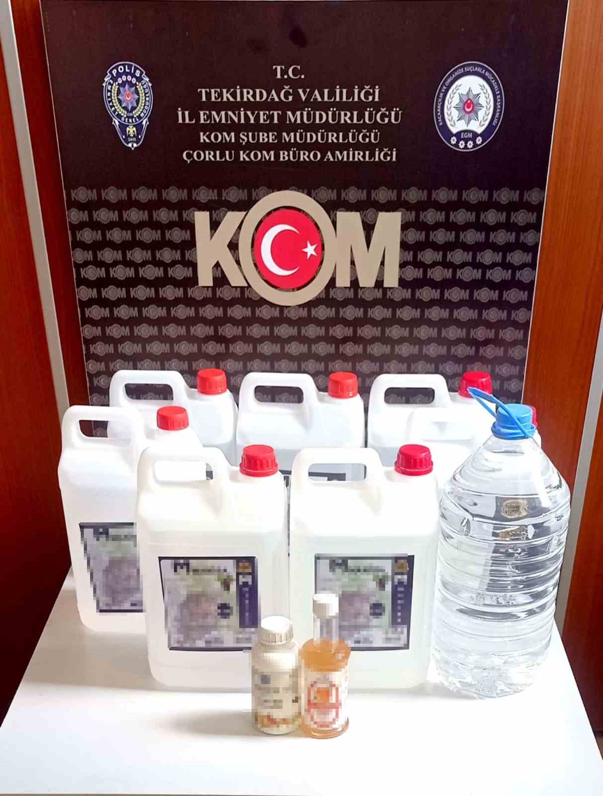 Yarım ton t&uuml;t&uuml;n ve binlerce makaron ele ge&ccedil;irildi
