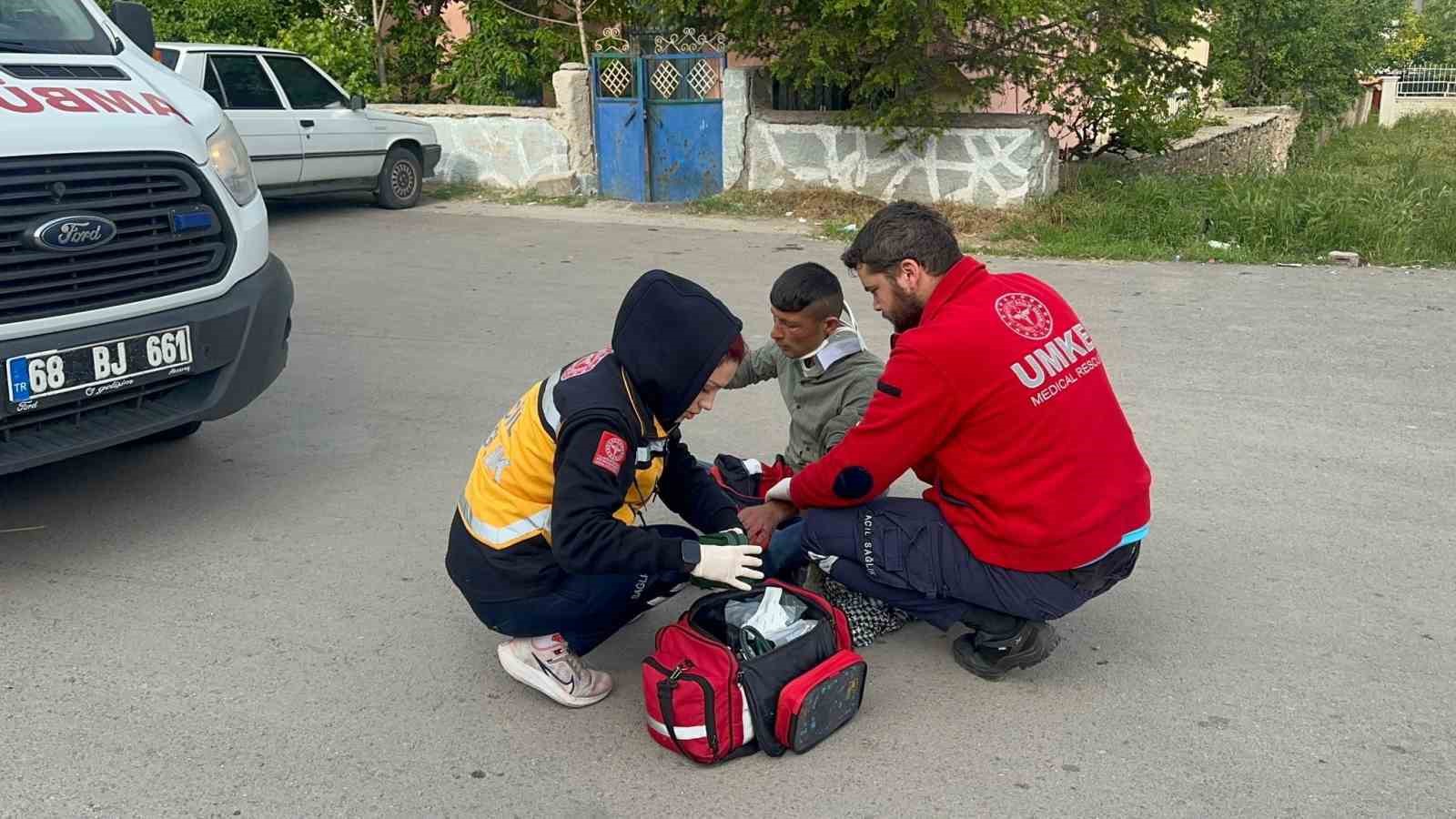 Kamyonet ile motosiklet &ccedil;arpıştı: 2 yaralı
