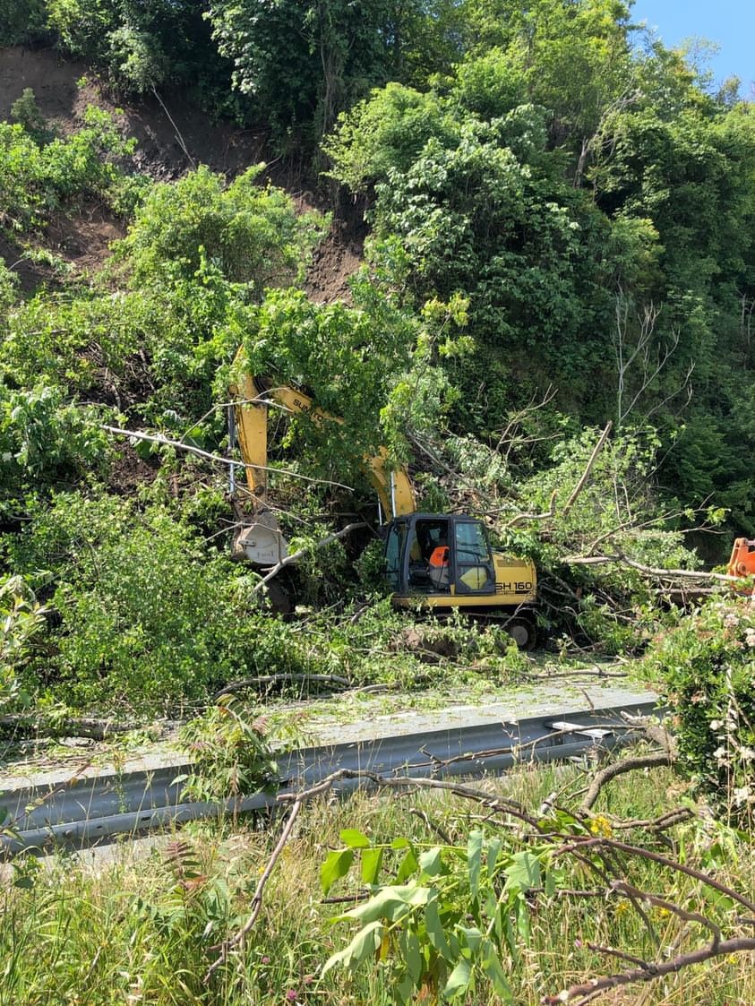 Karadeniz Sahil Yolu’nda heyelan
