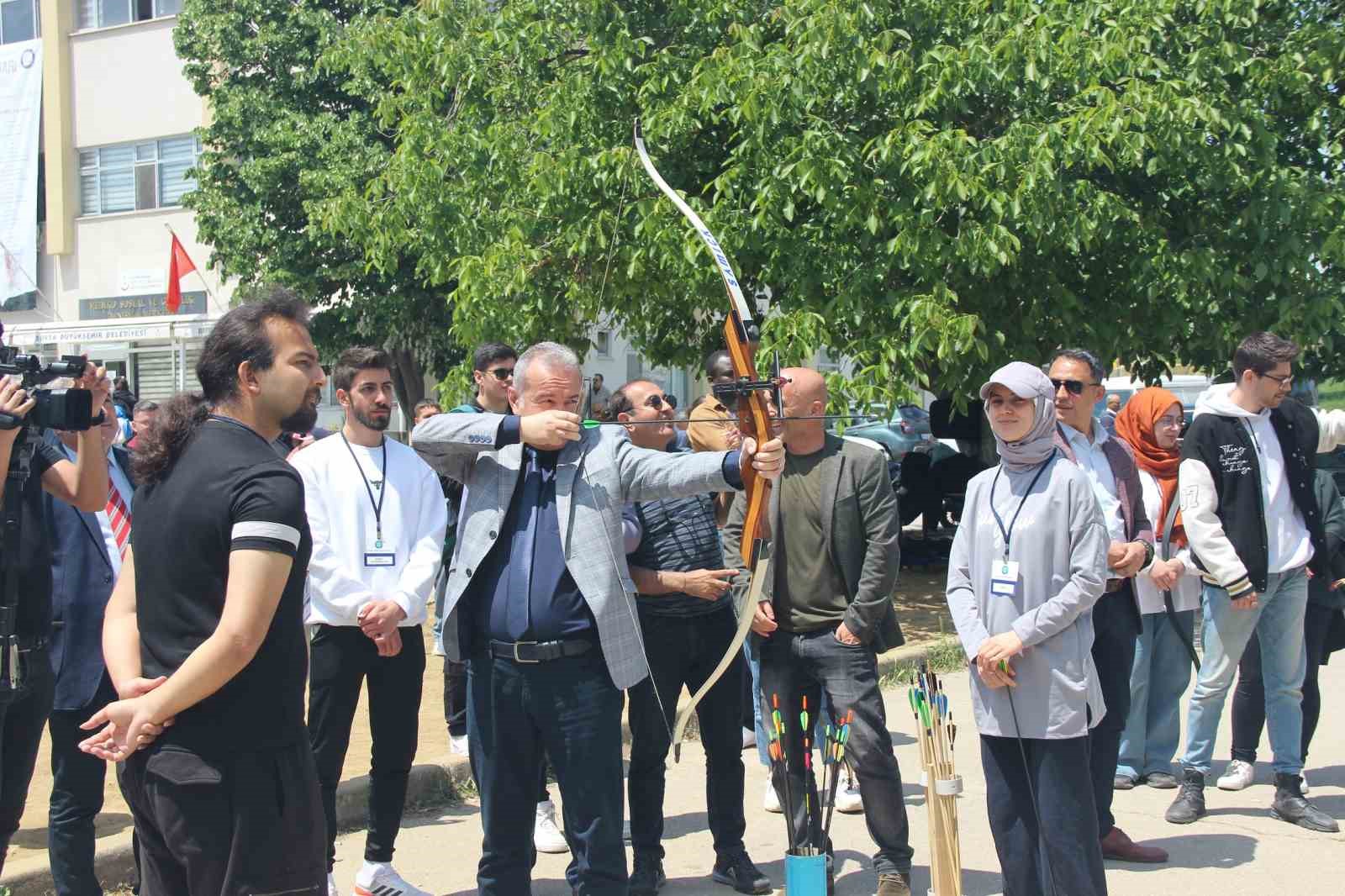 BUÜ Spor Festivali’nde öğrenciler hünerlerini sergiledi
