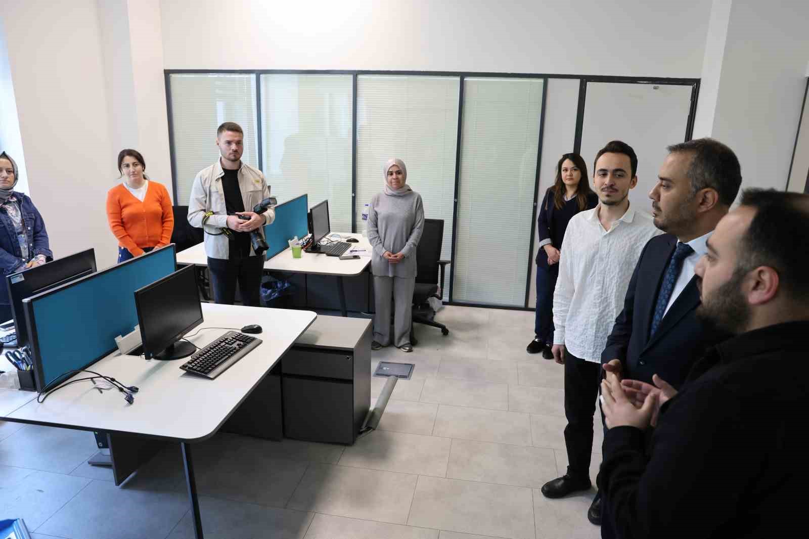 Başkan Toptaş: "Bug&uuml;nden itibaren, &rsquo;Yerinde D&ouml;n&uuml;ş&uuml;m Ofislerimizi&rsquo; oluşturmuş bulunuyoruz"
