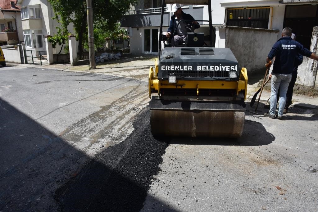 Erenler’de Temizlik İşleri Müdürlüğü ekipleri 33 mahallede hummalı şekilde çalışıyor
