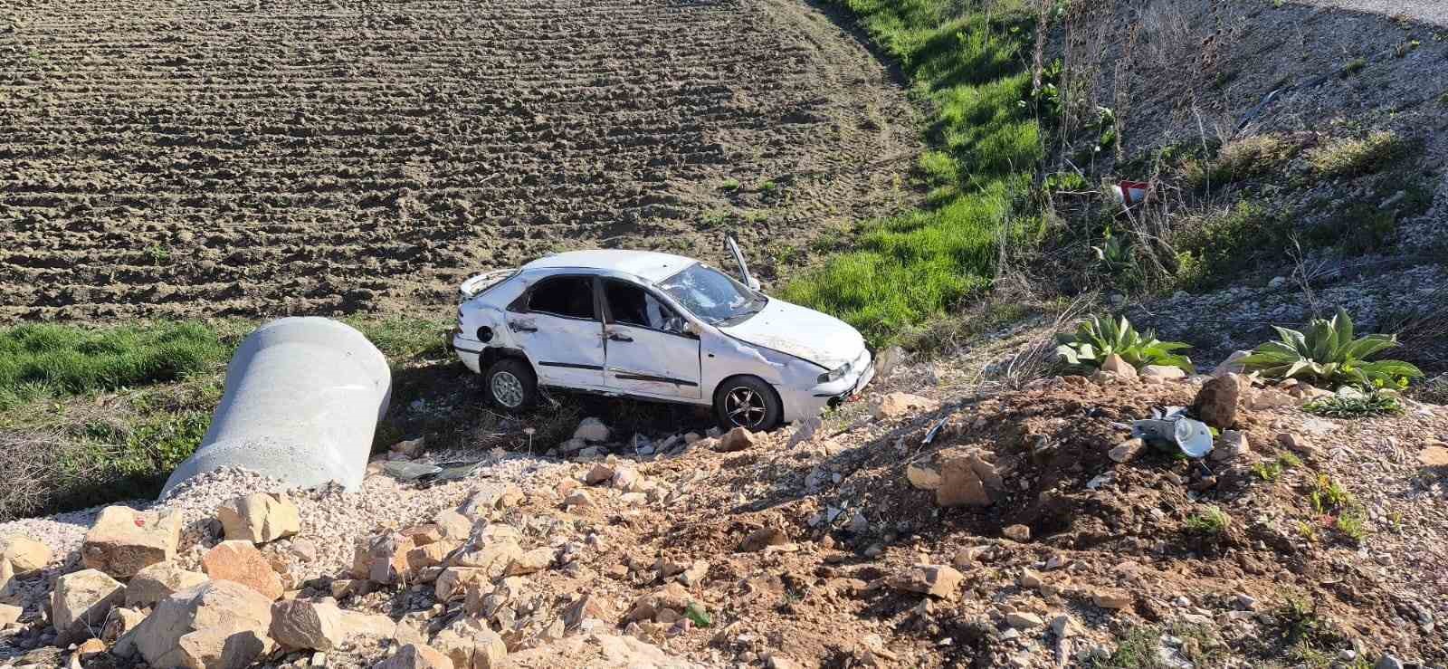 Kamyonla çarpışan otomobil, şarampole yuvarlandı: 1 yaralı
