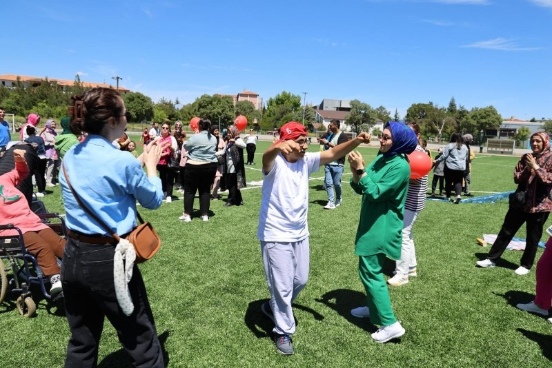 Gediz’de engelli bireyler için uçurtma şenliği
