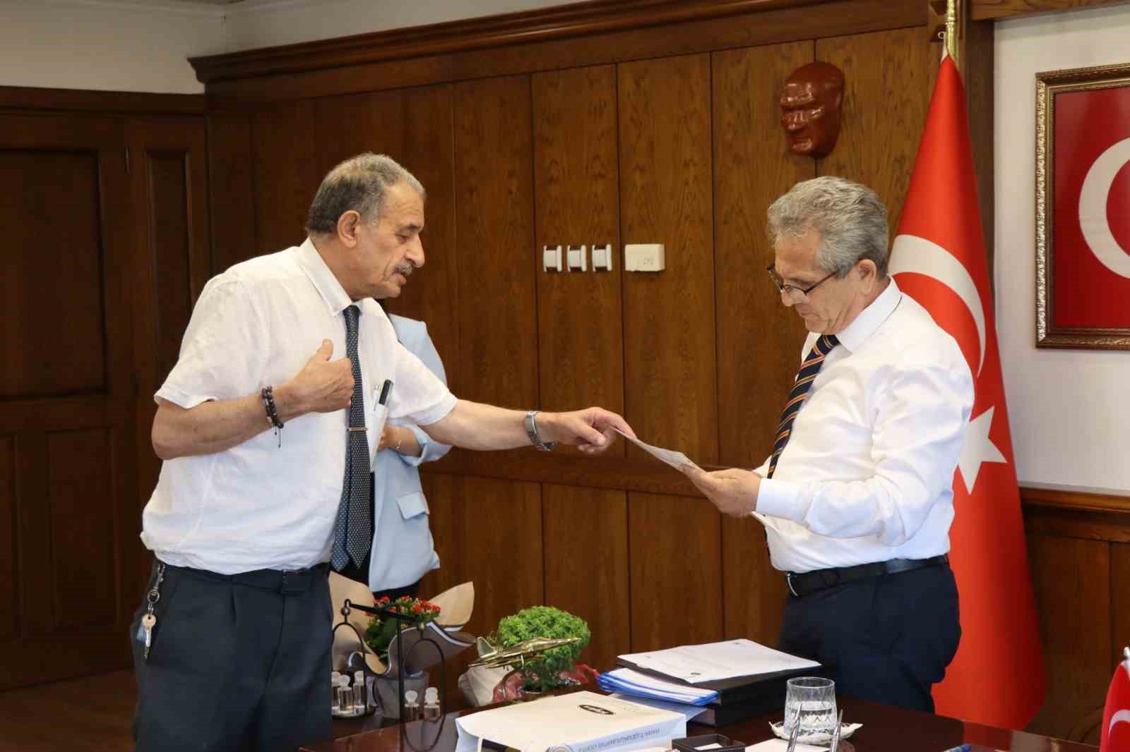 Başkan Tetik, Halk Günü’nde vatandaşın sorunlarını dinledi
