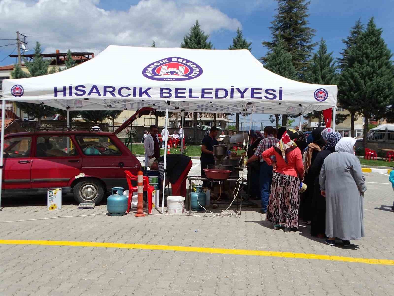 Hisarcık&rsquo;ta hastane personelinden lokma ikramı
