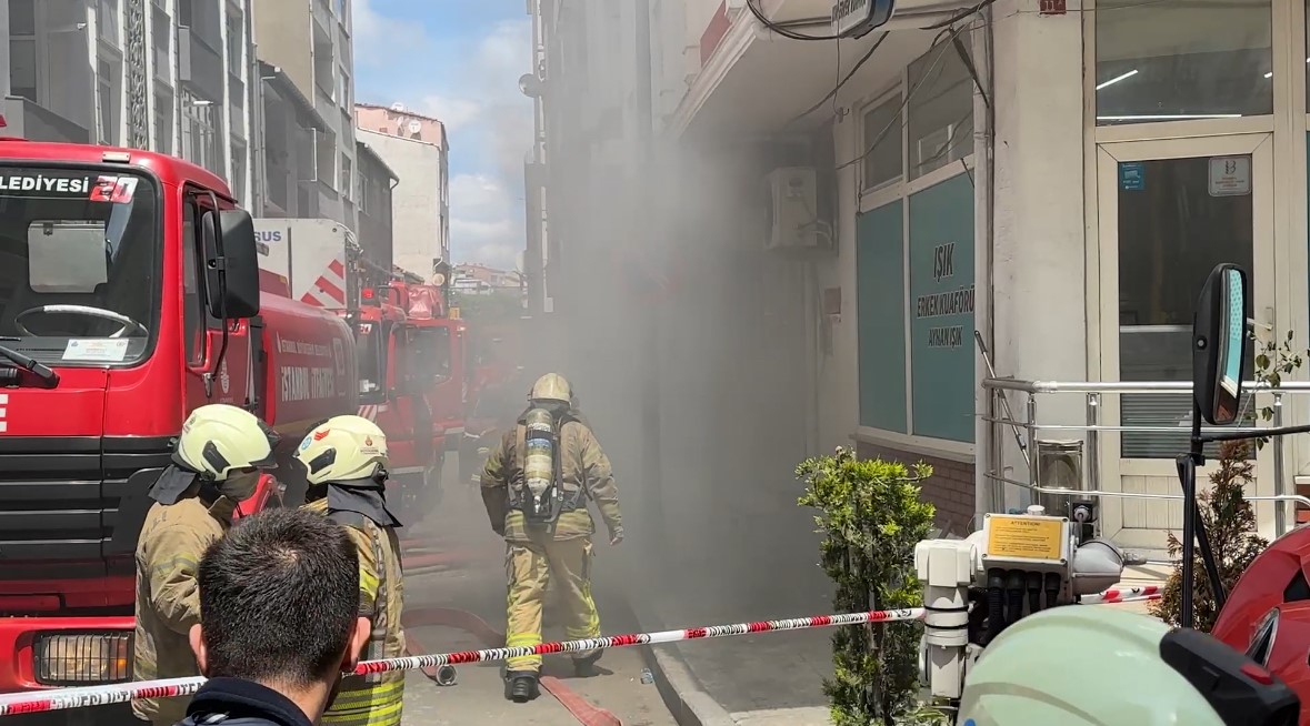 Şişli’de film seti ekipmanlarının bulunduğu depoda yangın
