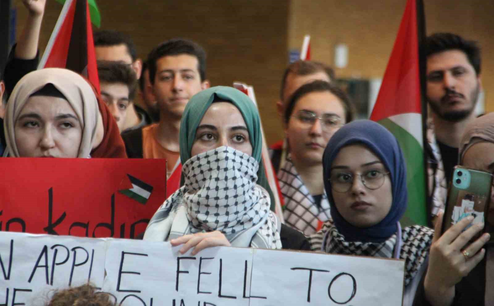 AGÜ, Filistin’e destek yürüyüşü düzenledi
