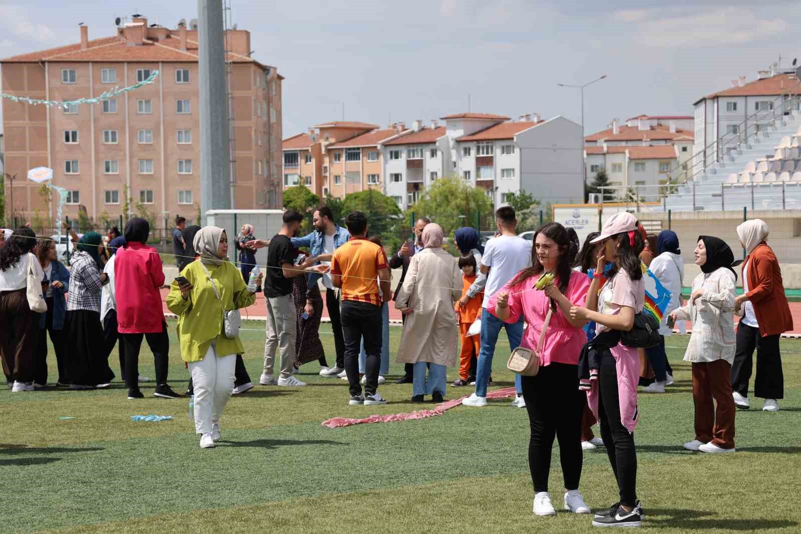 Özel çocuklar uçurtma şenliğinde eğlendi
