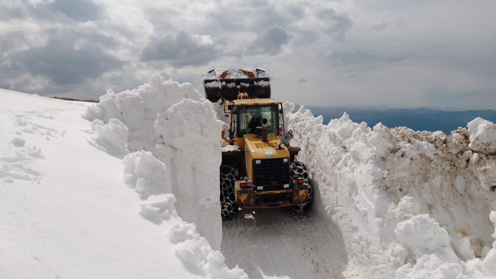 Trabzon yaylalarında karla mücadele çalışması sürüyor

