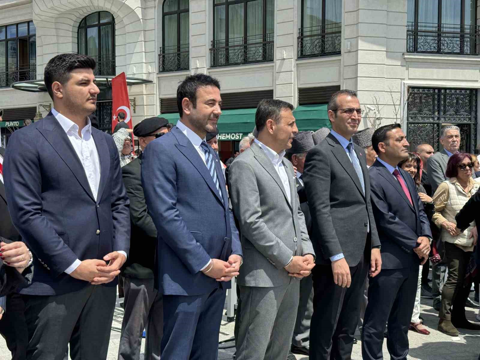 İstanbul&rsquo;da vatandaşlar &ldquo;Kurtuluşa Giden İlk Adım&rdquo; y&uuml;r&uuml;y&uuml;ş&uuml;nde bir araya geldi
