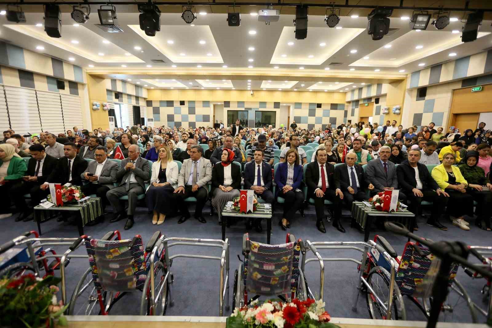Büyükşehir, 10-16 Mayıs Engelliler Haftasında medikal malzeme dağıtım töreni düzenledi