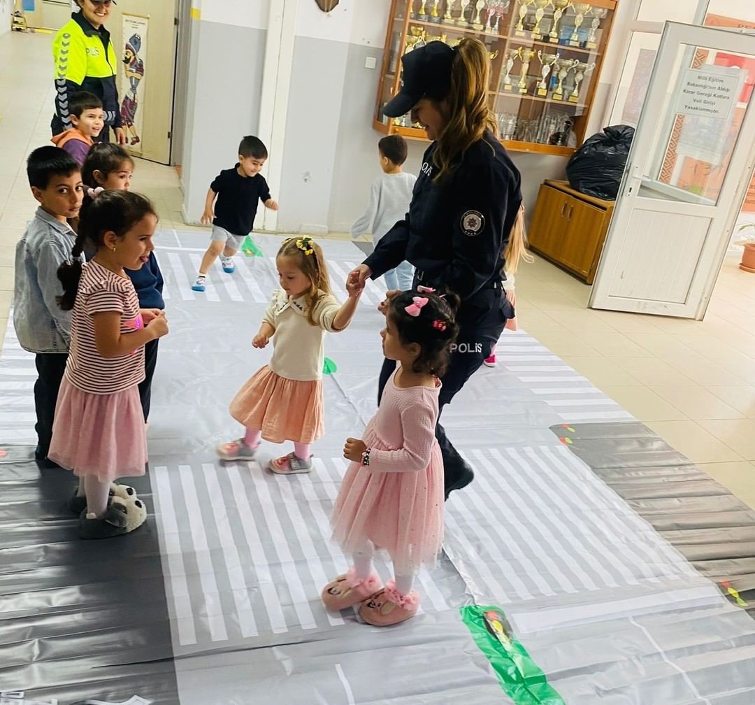 Kırklareli’nde polis ekiplerinden öğrencilere trafik eğitimi