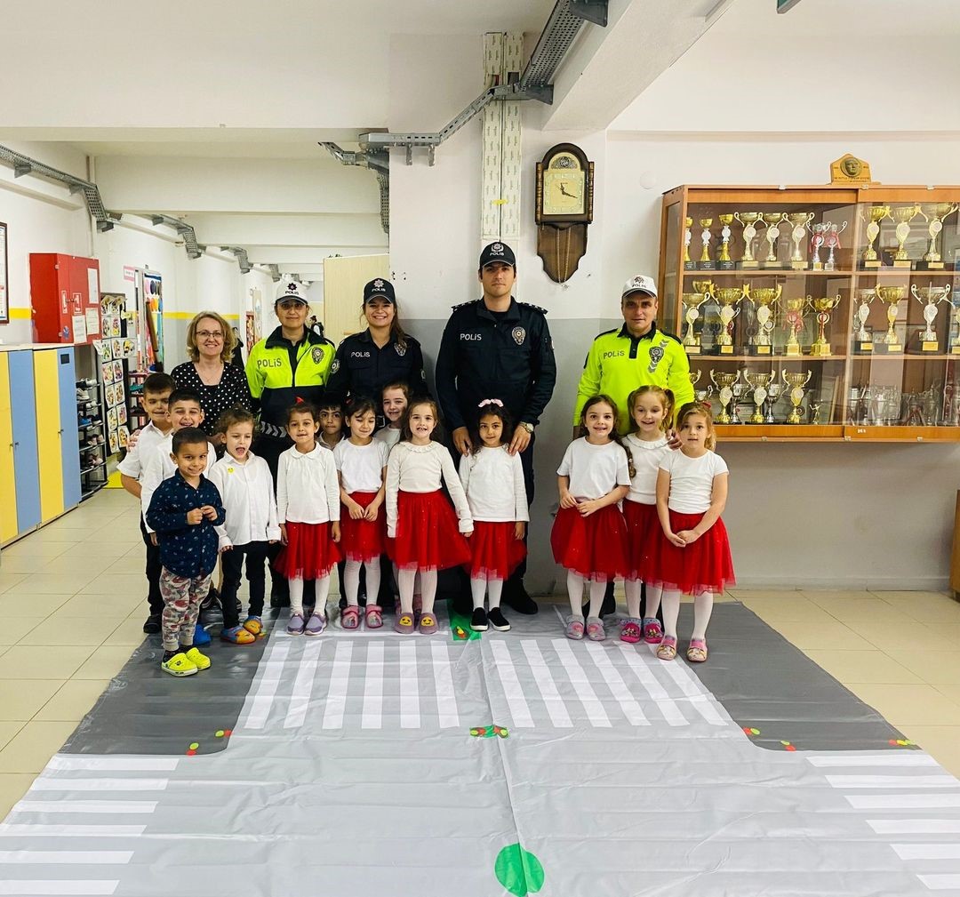 Kırklareli&rsquo;nde polis ekiplerinden &ouml;ğrencilere trafik eğitimi
