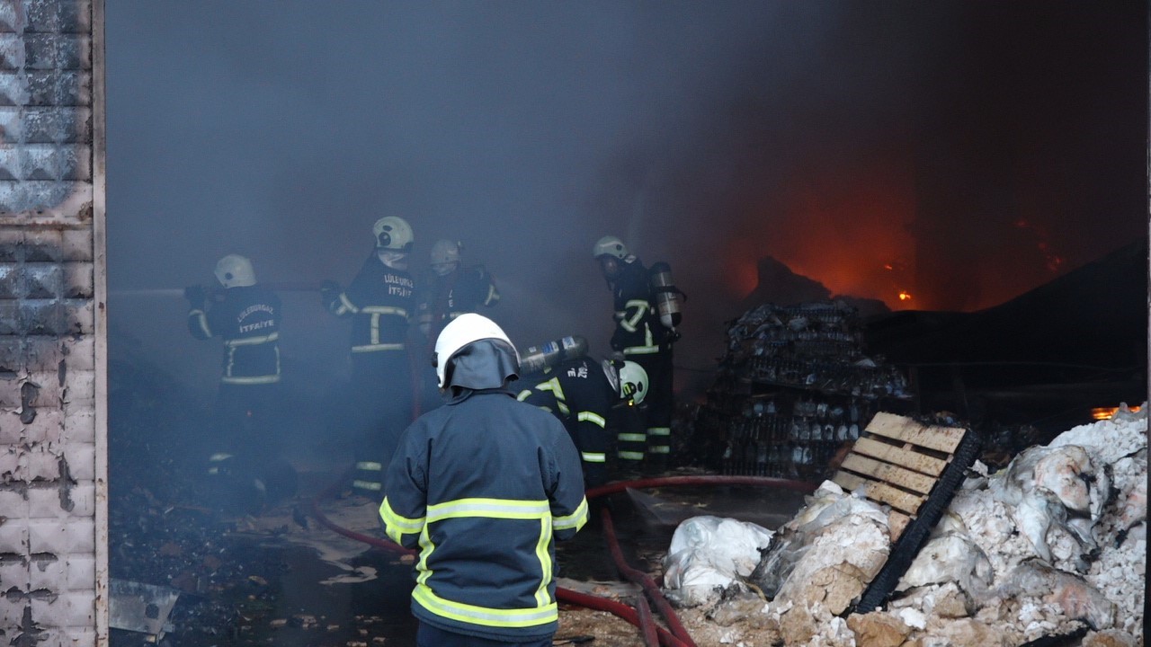 Kırklareli&rsquo;nde atık yağ fabrikasındaki yangın kontrol altına alındı
