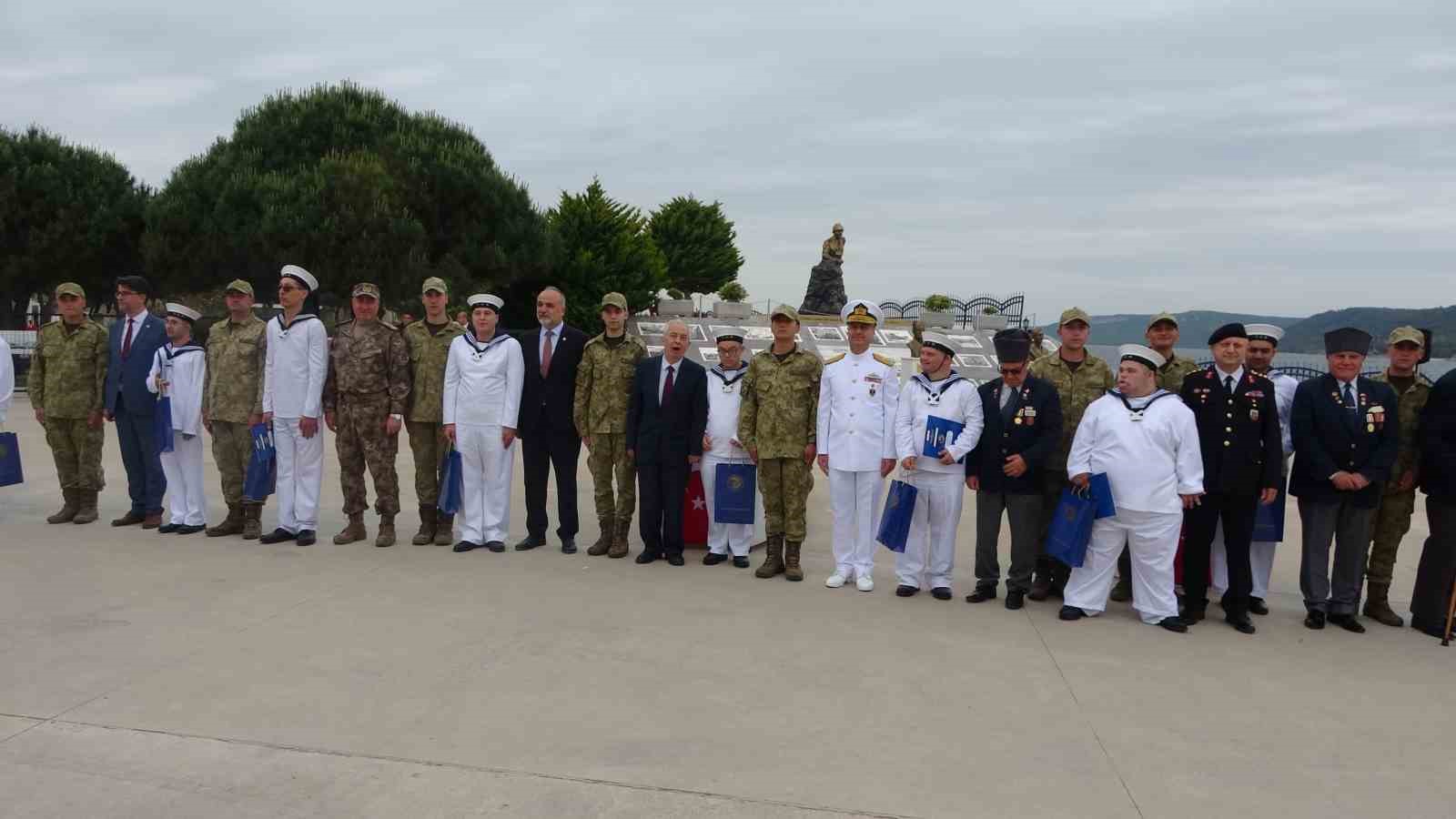 &Ccedil;anakkale&rsquo;de 12 engelli gen&ccedil; askerlik heyecanını yaşadı
