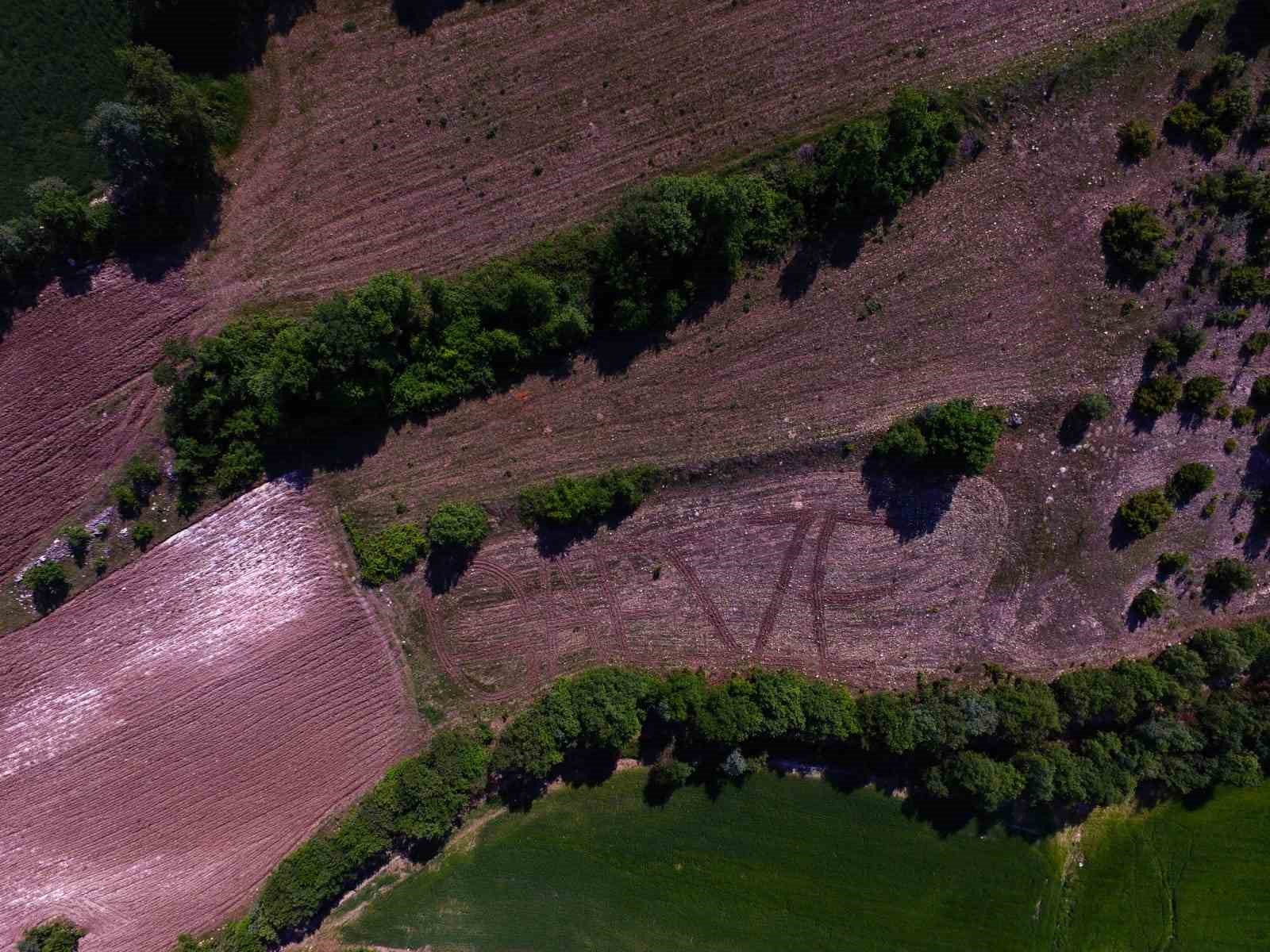 Tarlasına ‘Gazze’ yazdı