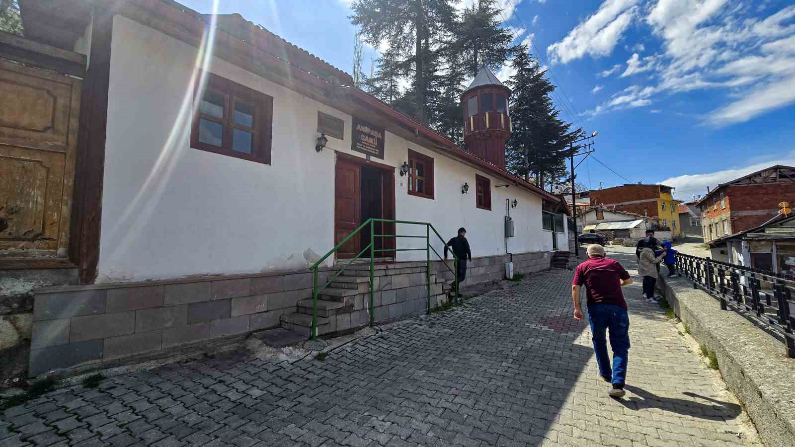 Tokat’ta 660 yıllık Ahi Paşa Camii göz kamaştırıyor
