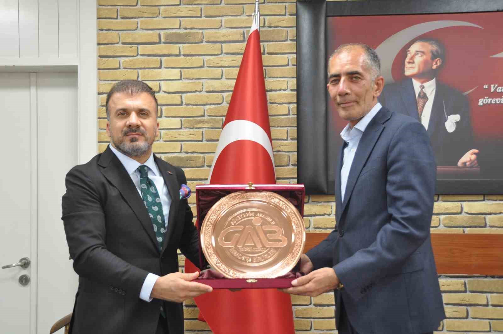 Güneydoğulu ihracatçılardan Şırnak Valisi Atay’a ziyaret