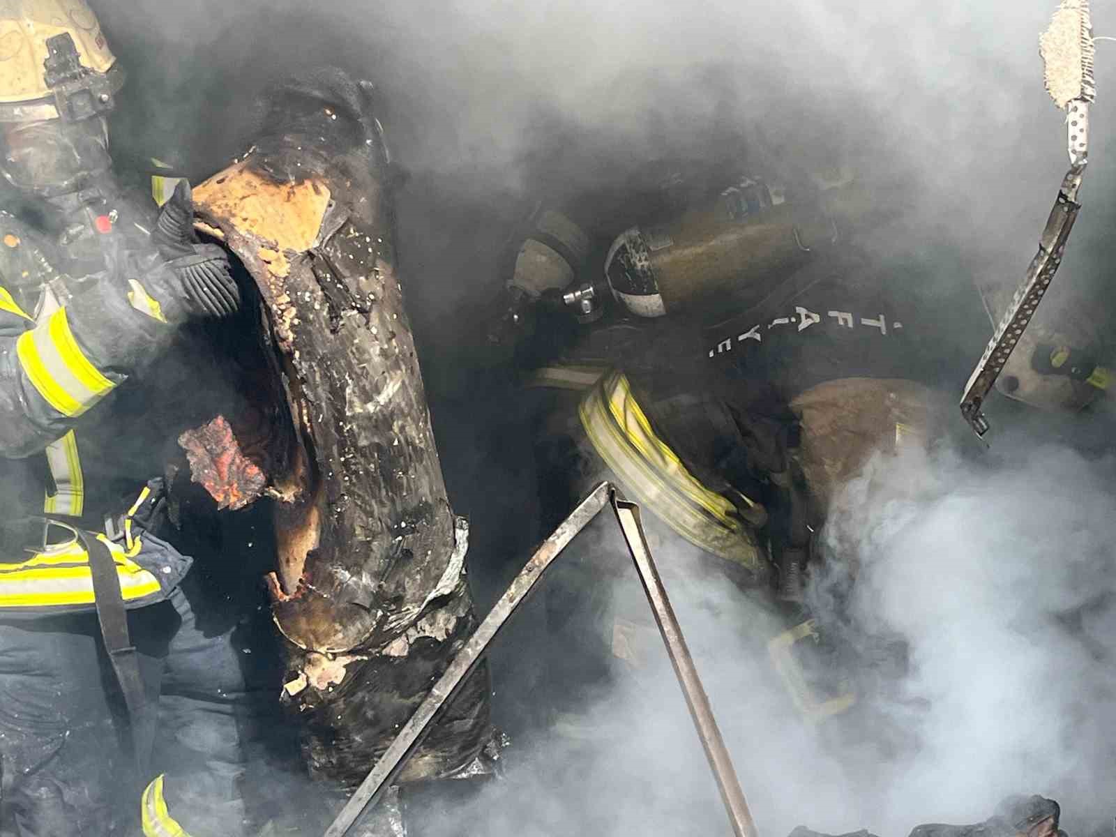 Binada yangın dehşeti: 7 yaşındaki çocuk hayatını kaybetti

