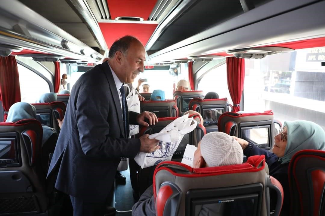 İlk hac kafilesi dualarla uğurlandı