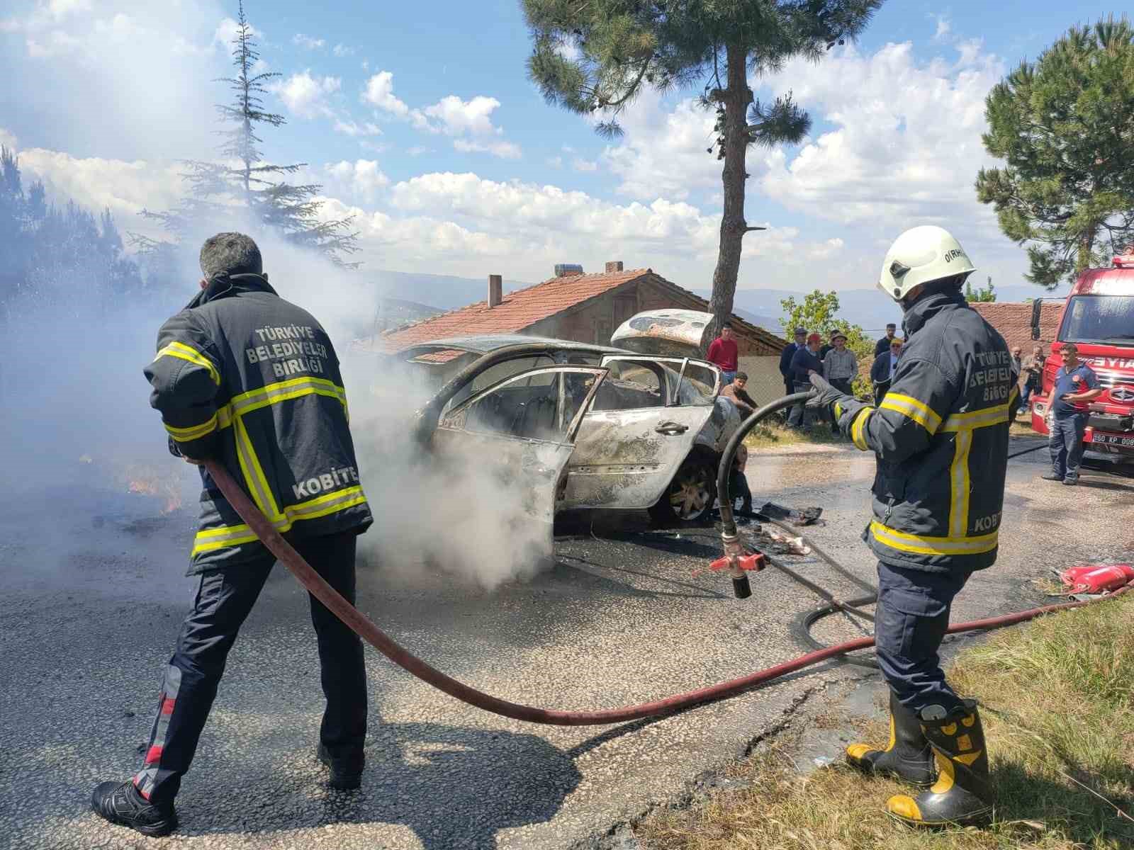 Tokat’ta hareket halindeki otomobil alev alev yandı
