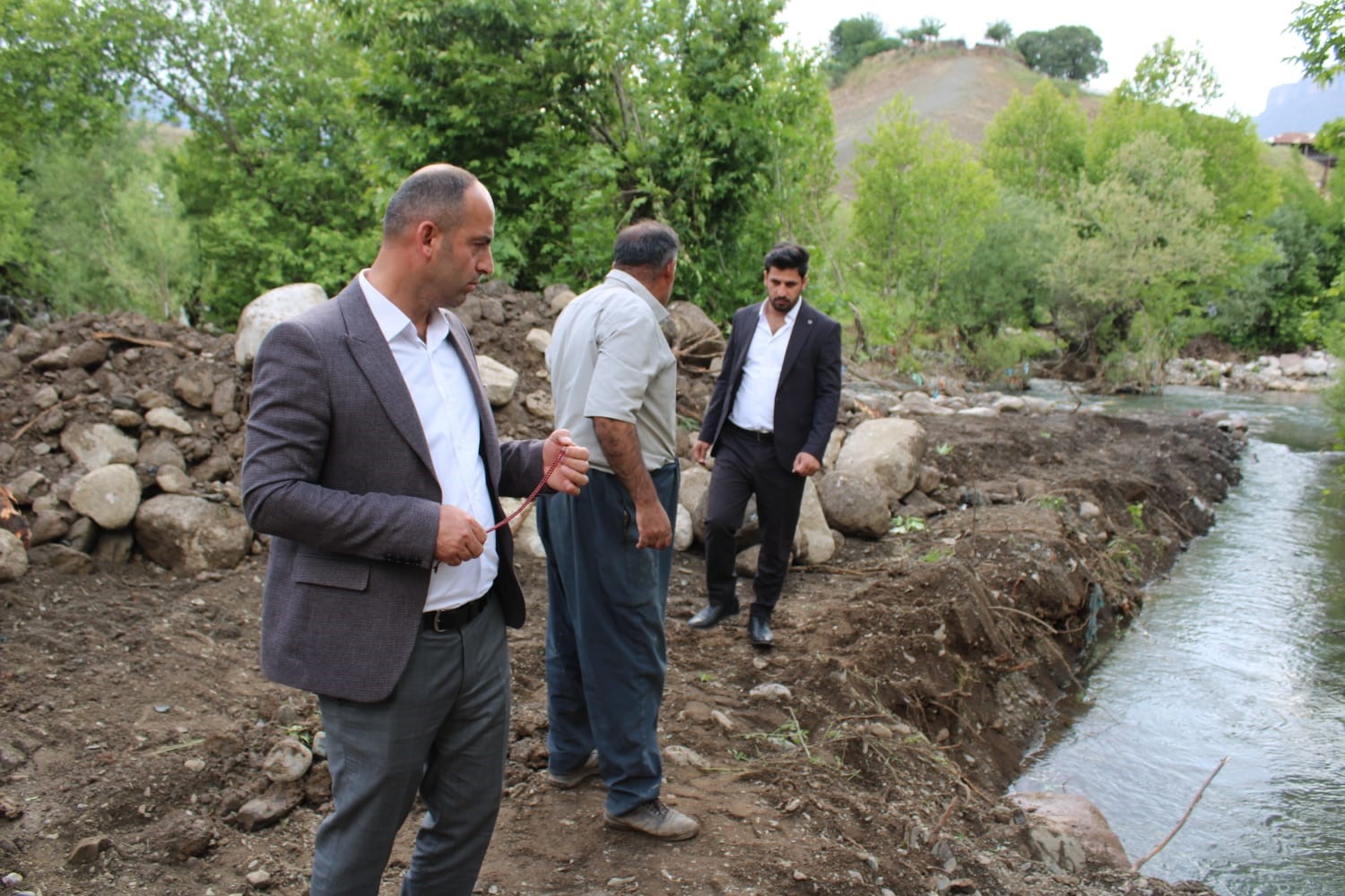 Derecik’te dere ve kanal ıslah çalışması
