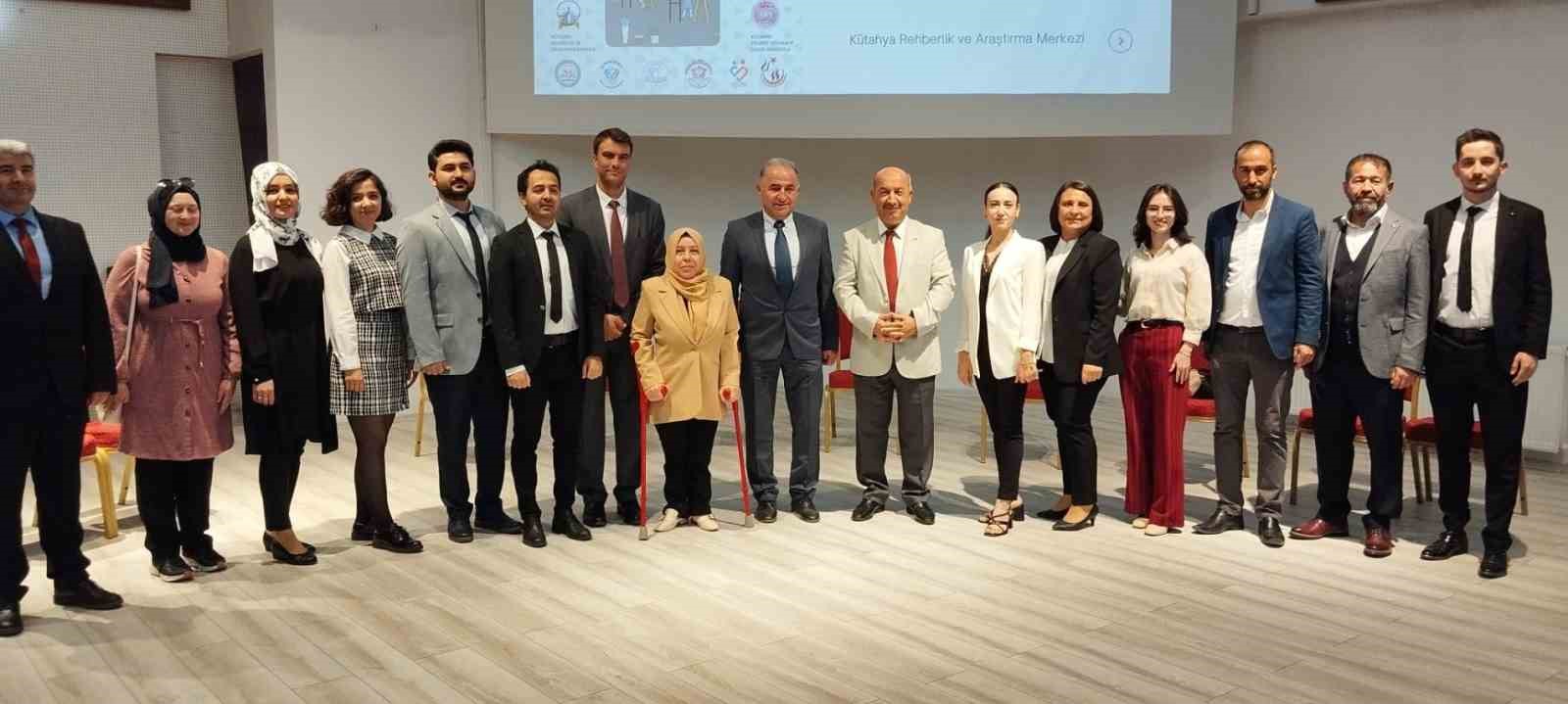 Kütahya’da "Hayatımın Rengi Annem" başlıklı projenin sergi açılışı yapıldı