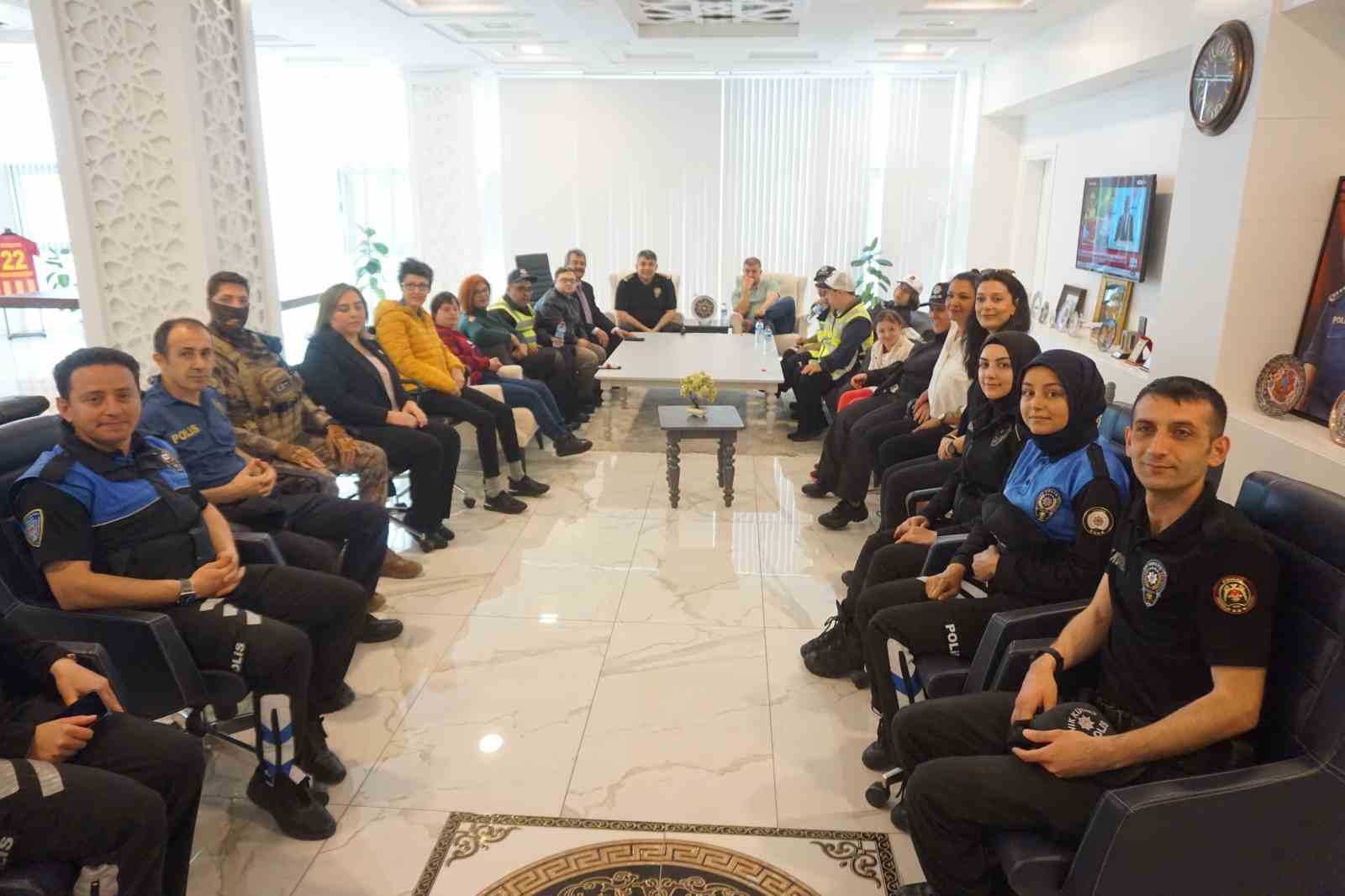 Edirne Emniyeti &ouml;zel &ccedil;ocukları misafir etti
