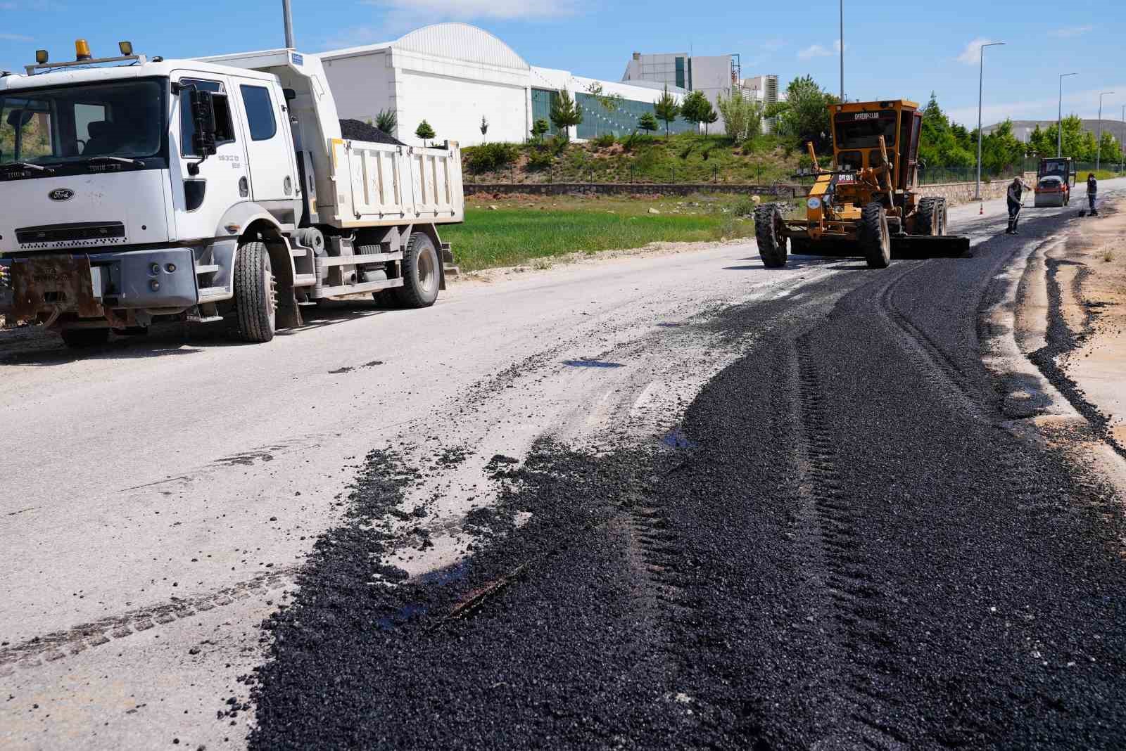 Elazığ’da yollar asfalt yama robotu ile onarılıyor