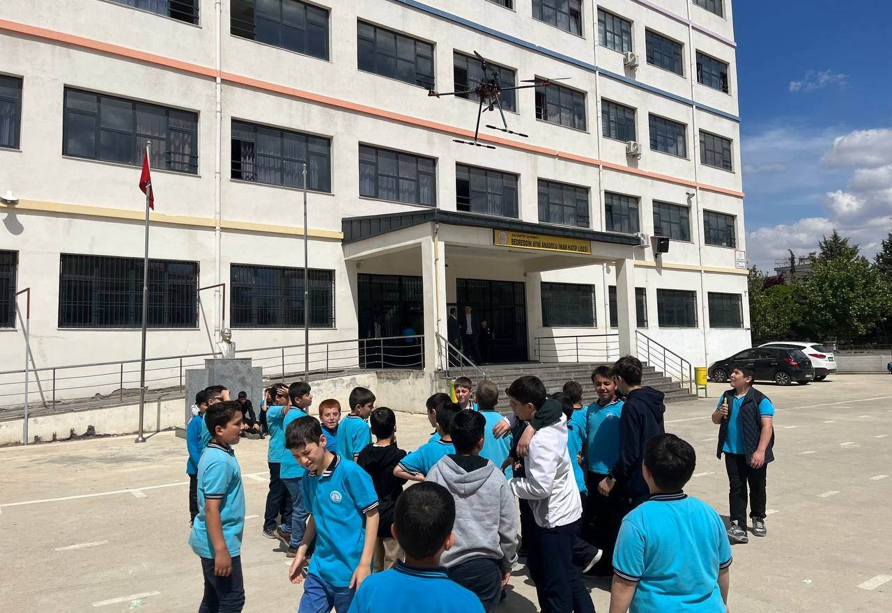 GAÜN öğrencileri geliştirdikleri projeleri liselilere anlattı