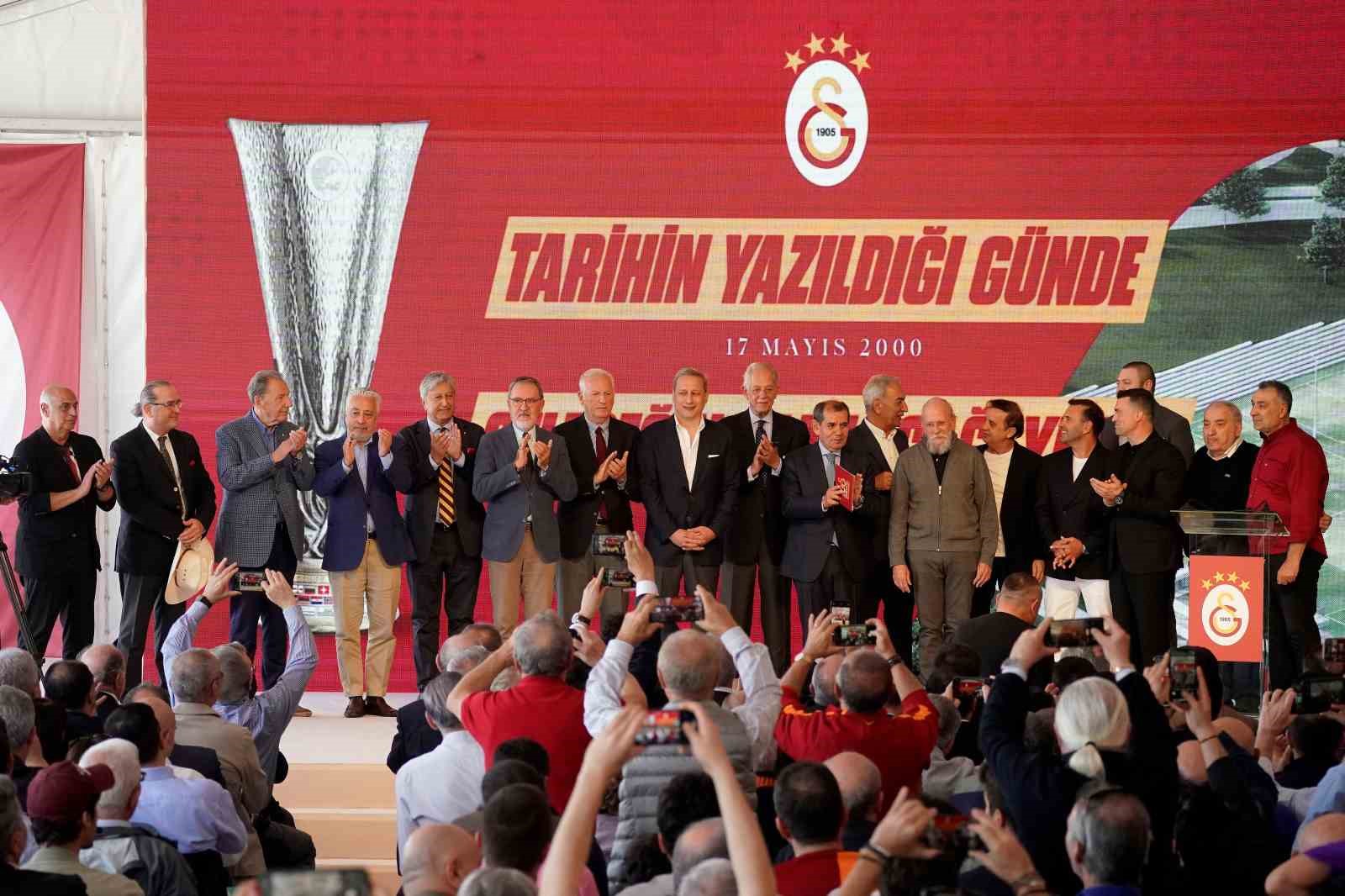 Galatasaray camiası, UEFA Kupası’nın yıl dönümünde Kemerburgaz Metin Oktay Tesisleri’nde buluştu