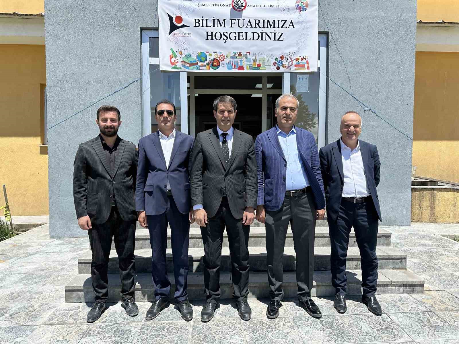 Y&uuml;ksekova&rsquo;da &rsquo;Bilim Fuarı&rsquo; sergisine b&uuml;y&uuml;k ilgi
