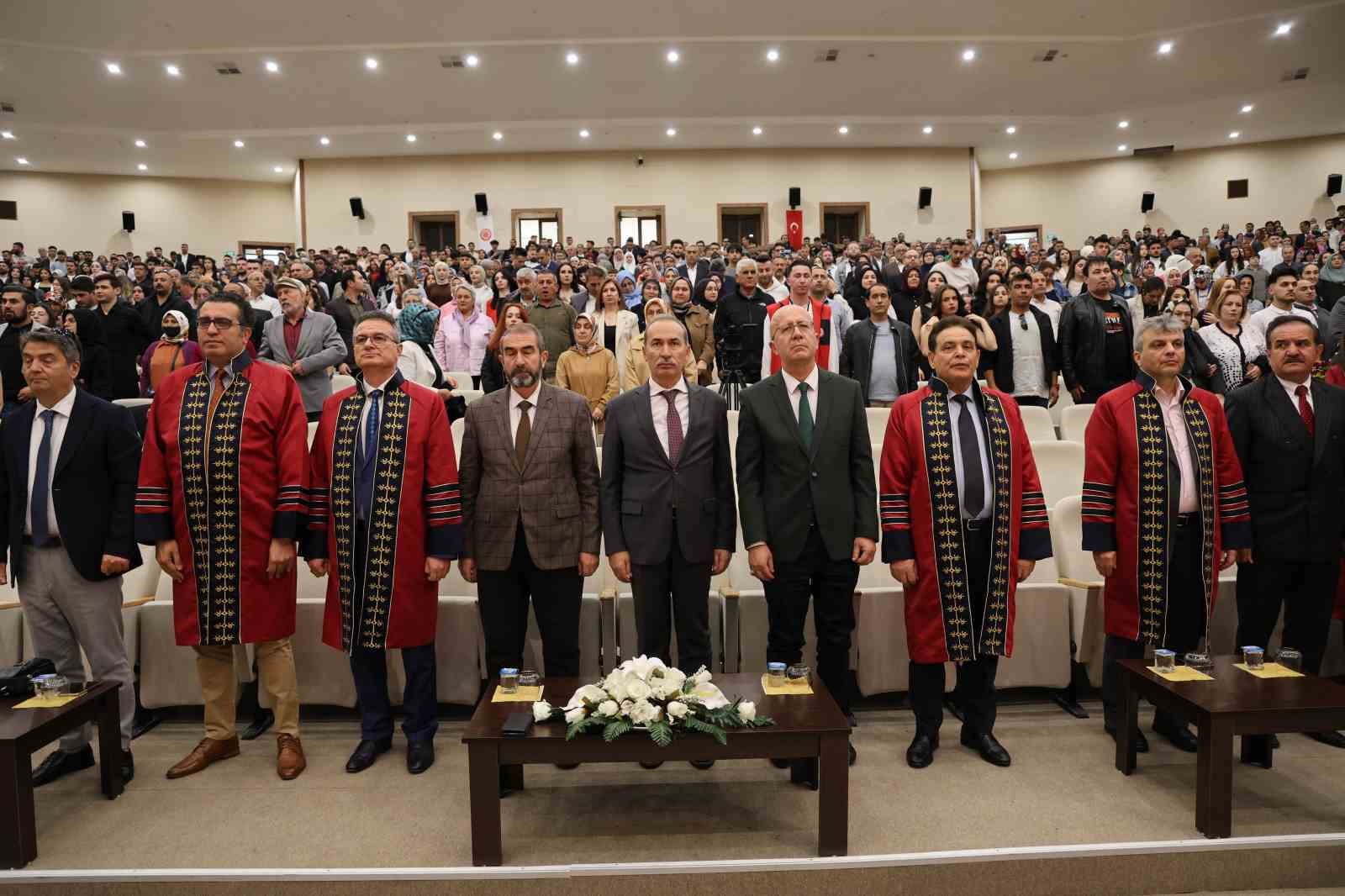 Fak&uuml;lte birincisi depremzedeye beklenmedik s&uuml;rpriz
