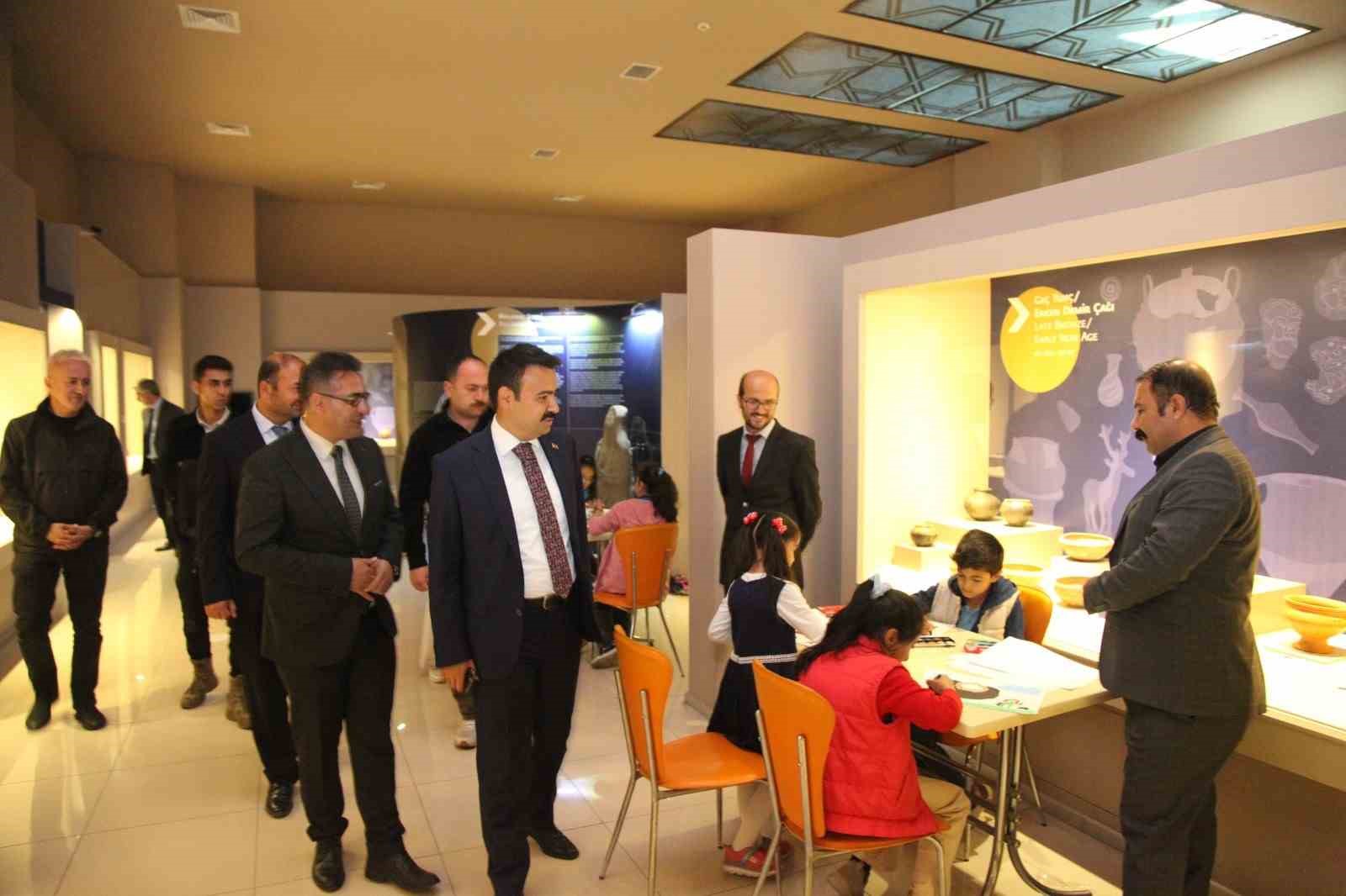 Ahlat&rsquo;ta M&uuml;zeler Haftası kutlandı
