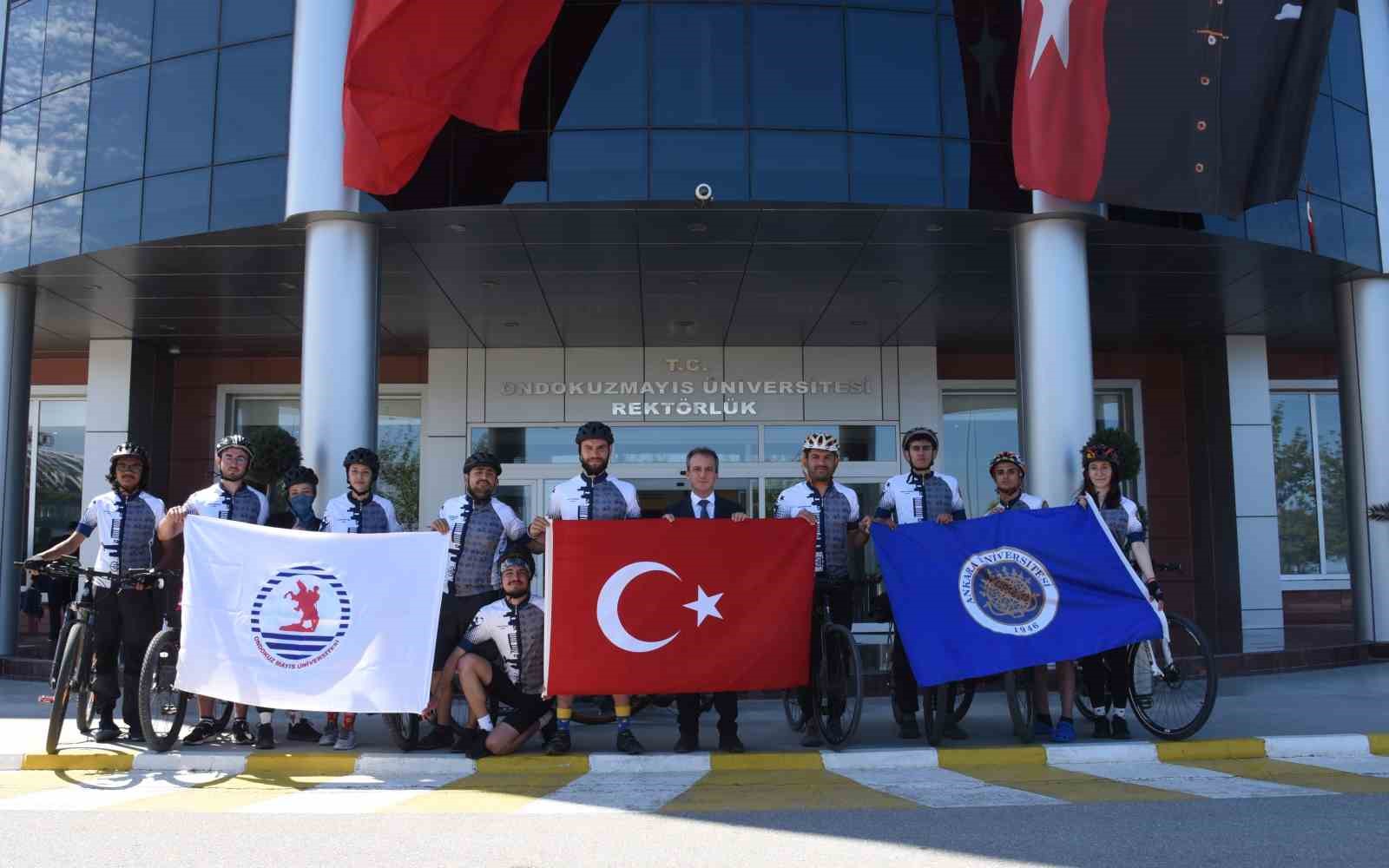 450 km pedal çevirerek Samsun’da ulaştılar
