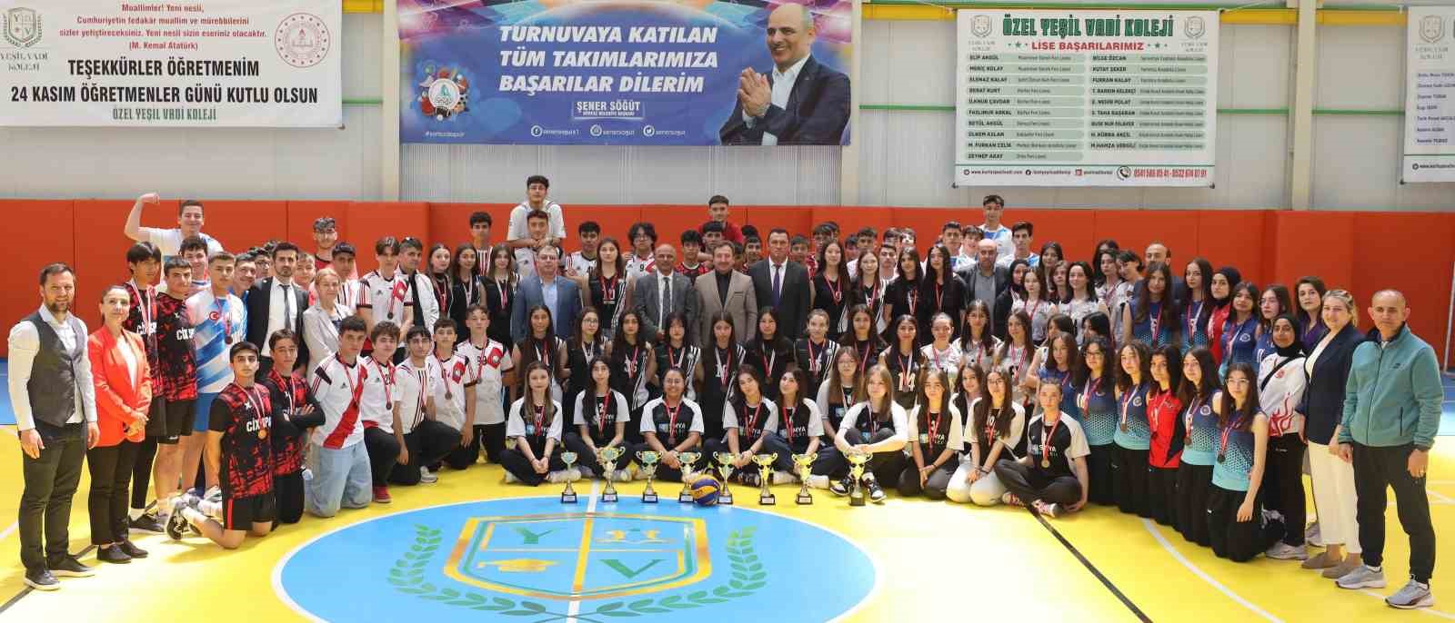 Gençler 19 Mayıs’ı voleybol turnuvası ile kutladı
