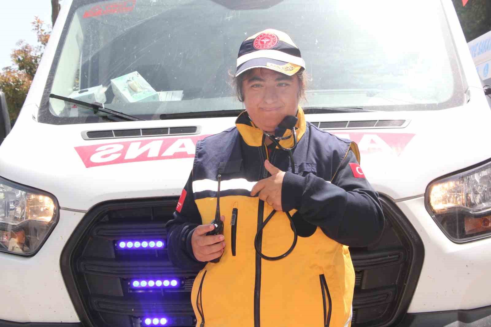 &Ouml;zel bireyin ambulans personeli olma hayali ger&ccedil;ek oldu
