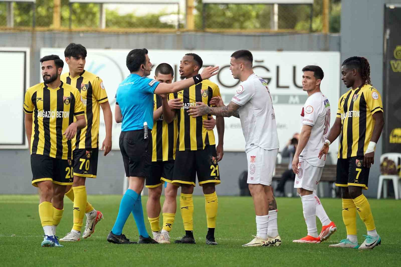 Trendyol S&uuml;per Lig: İstanbulspor: 1 - Sivasspor: 3 (Ma&ccedil; sonucu)
