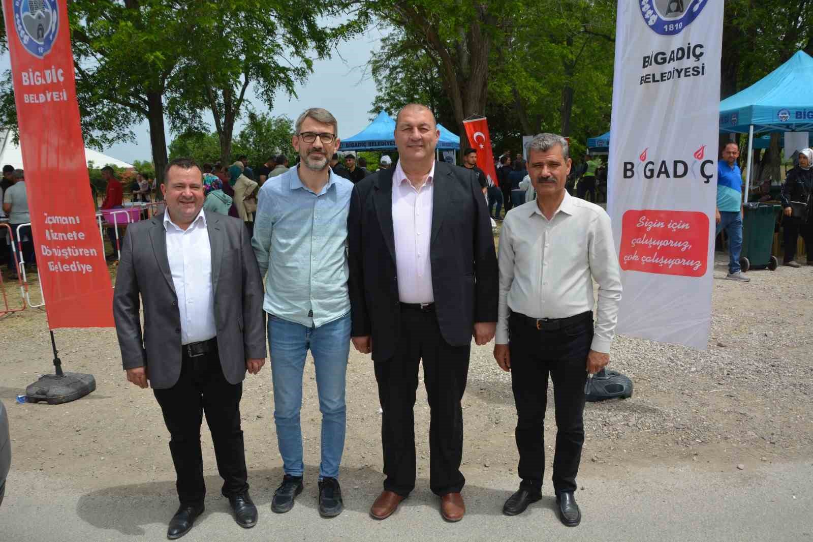 Bigadi&ccedil;&rsquo;de Altıkaraağa&ccedil; Dedesi hayrı yapıldı
