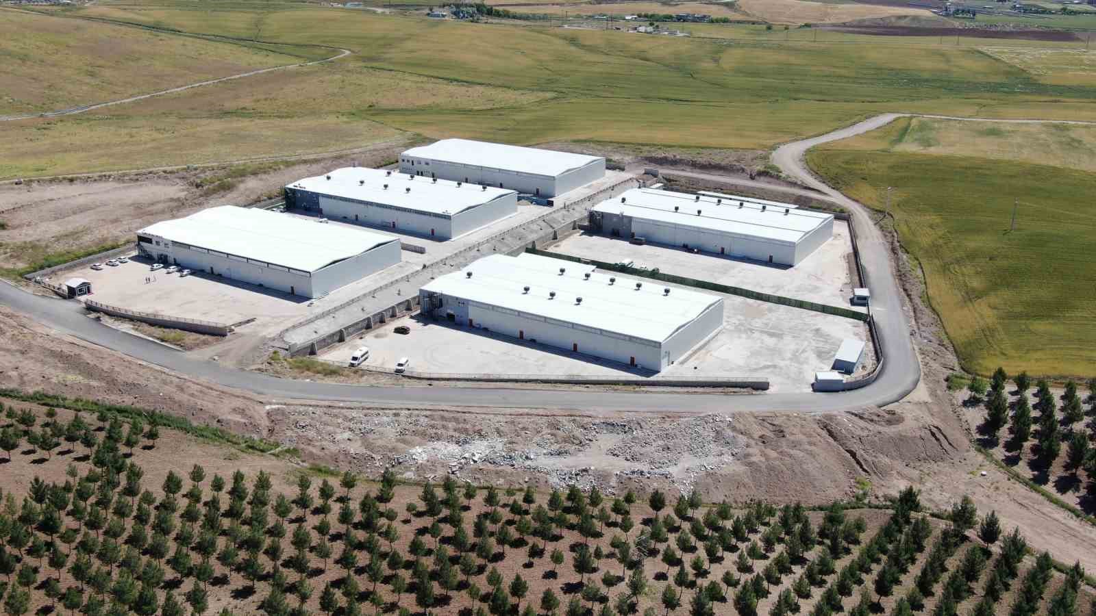 Bin 500 kişiye istihdam sağlayacak 5 fabrika &uuml;retime başladı
