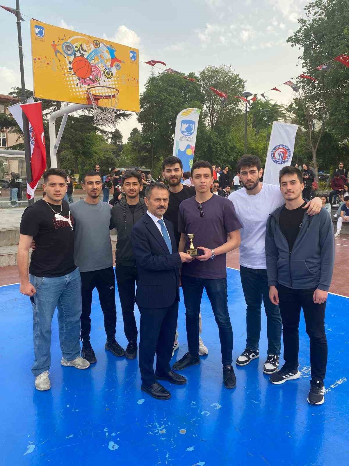 &Ccedil;anakkale Onsekiz Mart &Uuml;niversitesi 27. Spor Şenlikleri Devam Ediyor
