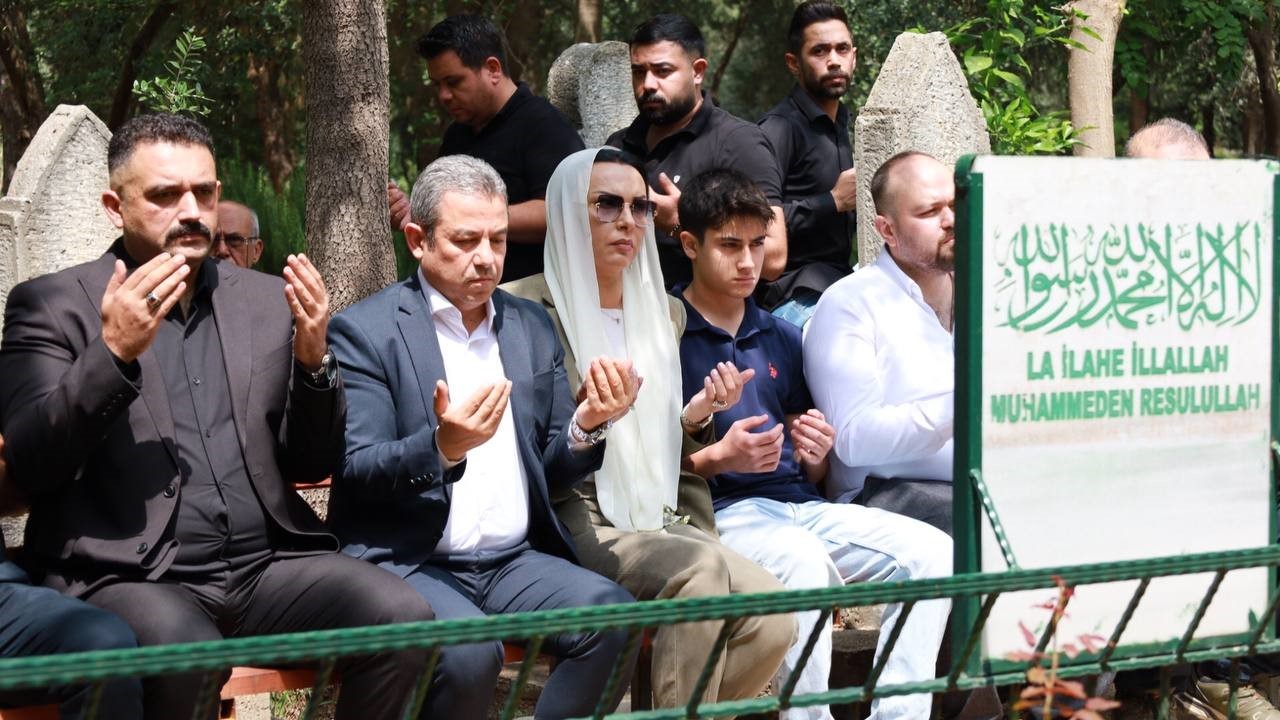 Eski MHP İl&ccedil;e Başkanı Nihat Atlı, &ouml;l&uuml;m&uuml;n&uuml;n 1. yıl d&ouml;n&uuml;m&uuml;nde kabri başında anıldı
