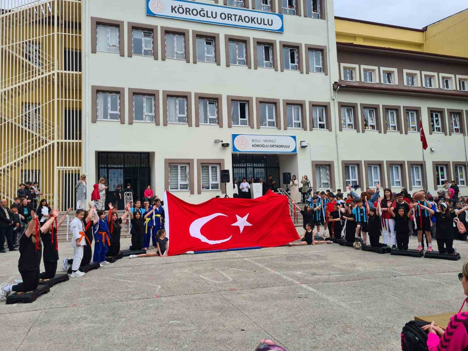 Öğrencilerden muhteşem 19 Mayıs gösterileri