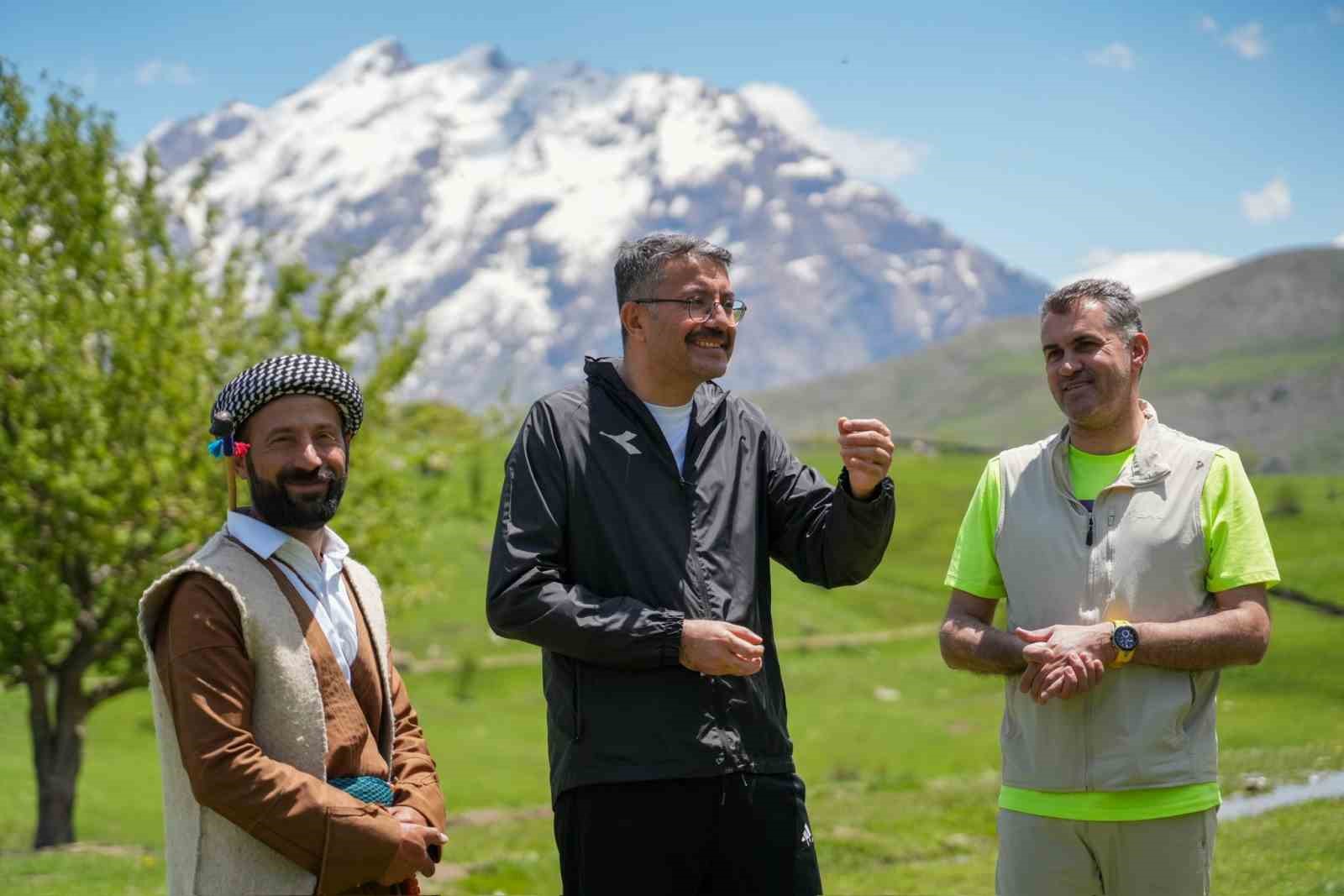 Vali Ali &Ccedil;elik 19 Mayıs y&uuml;r&uuml;y&uuml;ş&uuml;ne katıldı
