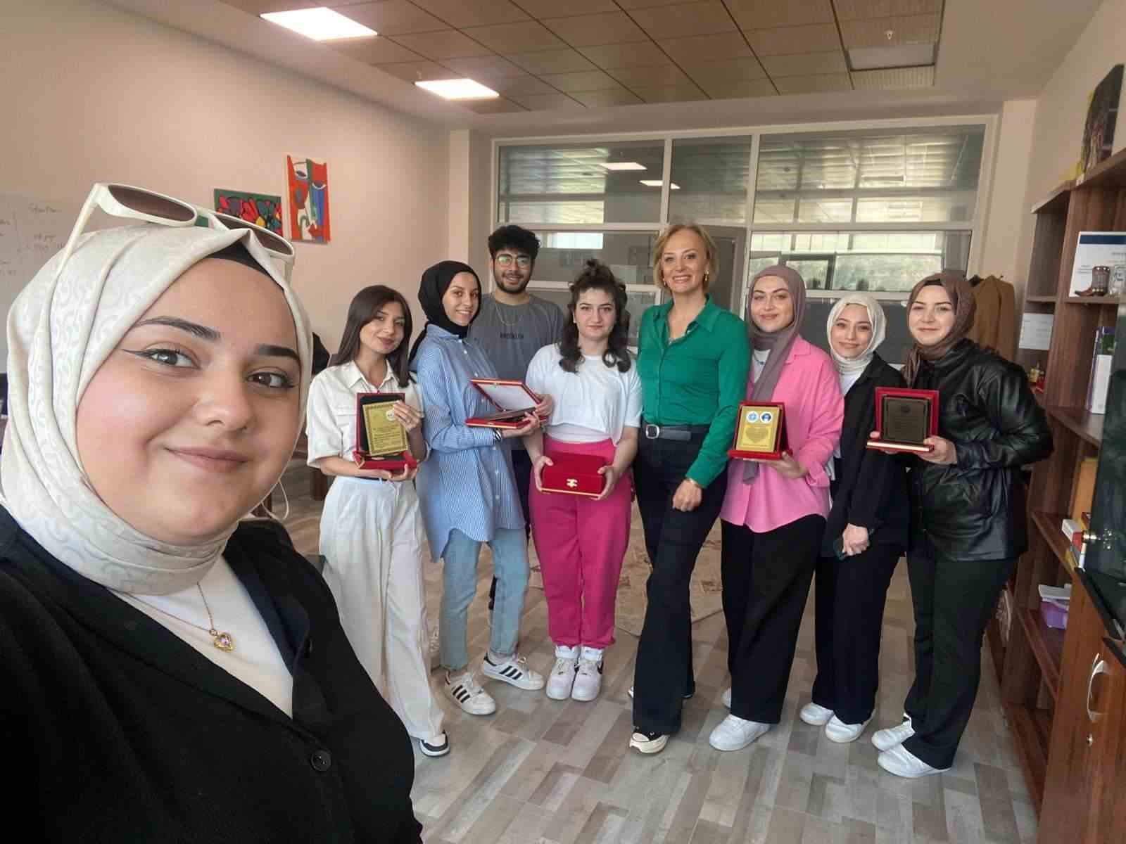 Sungurlu MYO &ouml;ğrencileri 5 ayrı bilimsel &ccedil;alışmanın sunumunu yaptı
