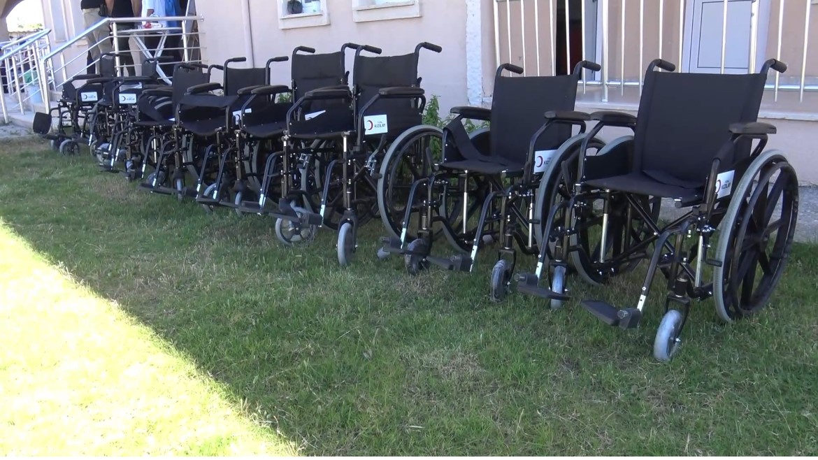 Kızılay’dan Silopi’de 9 engelli çocuğa tekerlekli sandalye