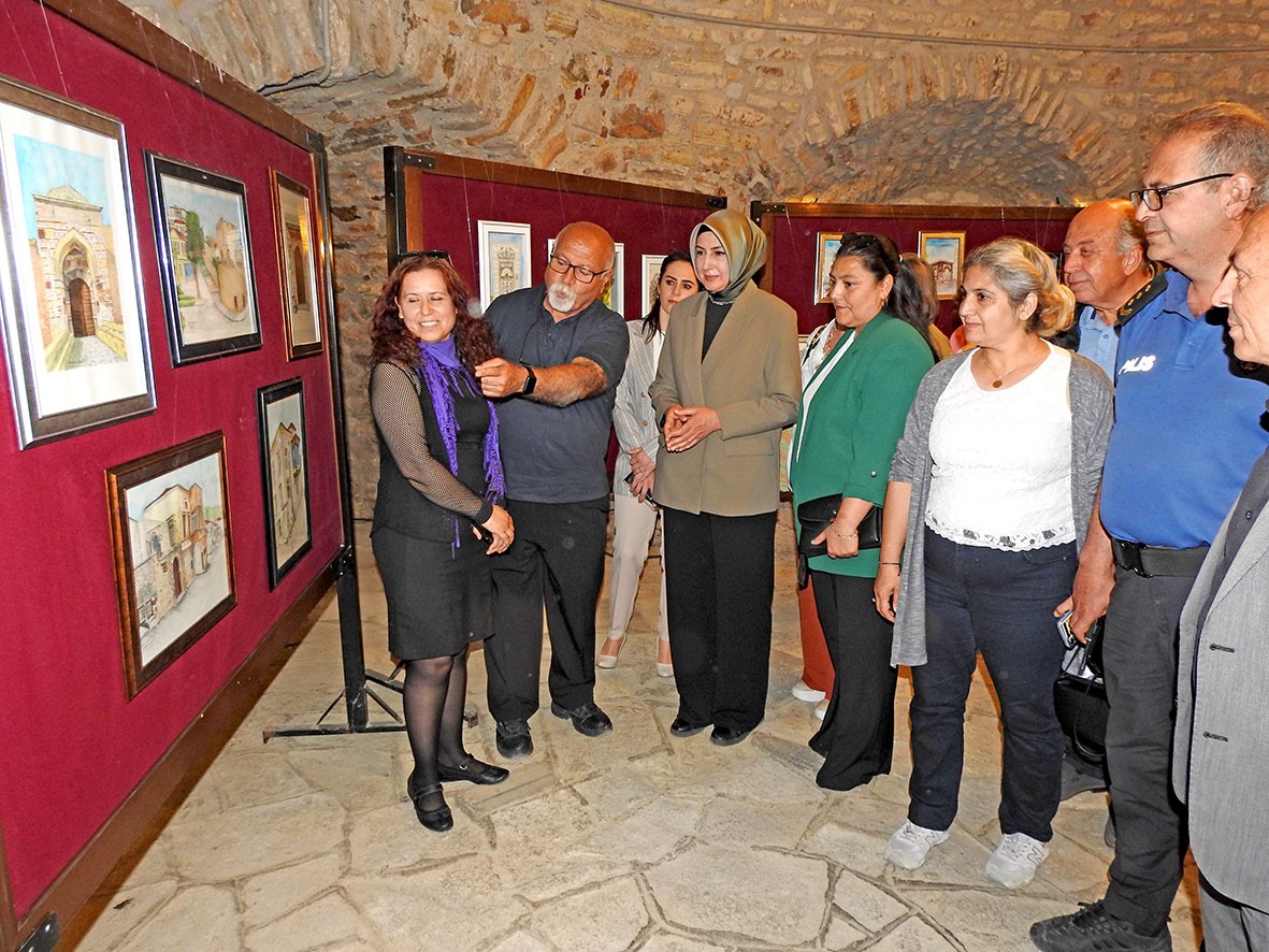 "&Ccedil;eşme&rsquo;nin Tarihi Yapıları" sergisi &Ccedil;eşme Kalesi&rsquo;nde a&ccedil;ıldı
