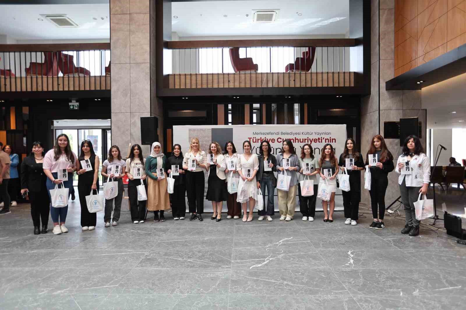 Başkan Doğan gen&ccedil;leri mutlu g&uuml;nlerinde yalnız bırakmadı
