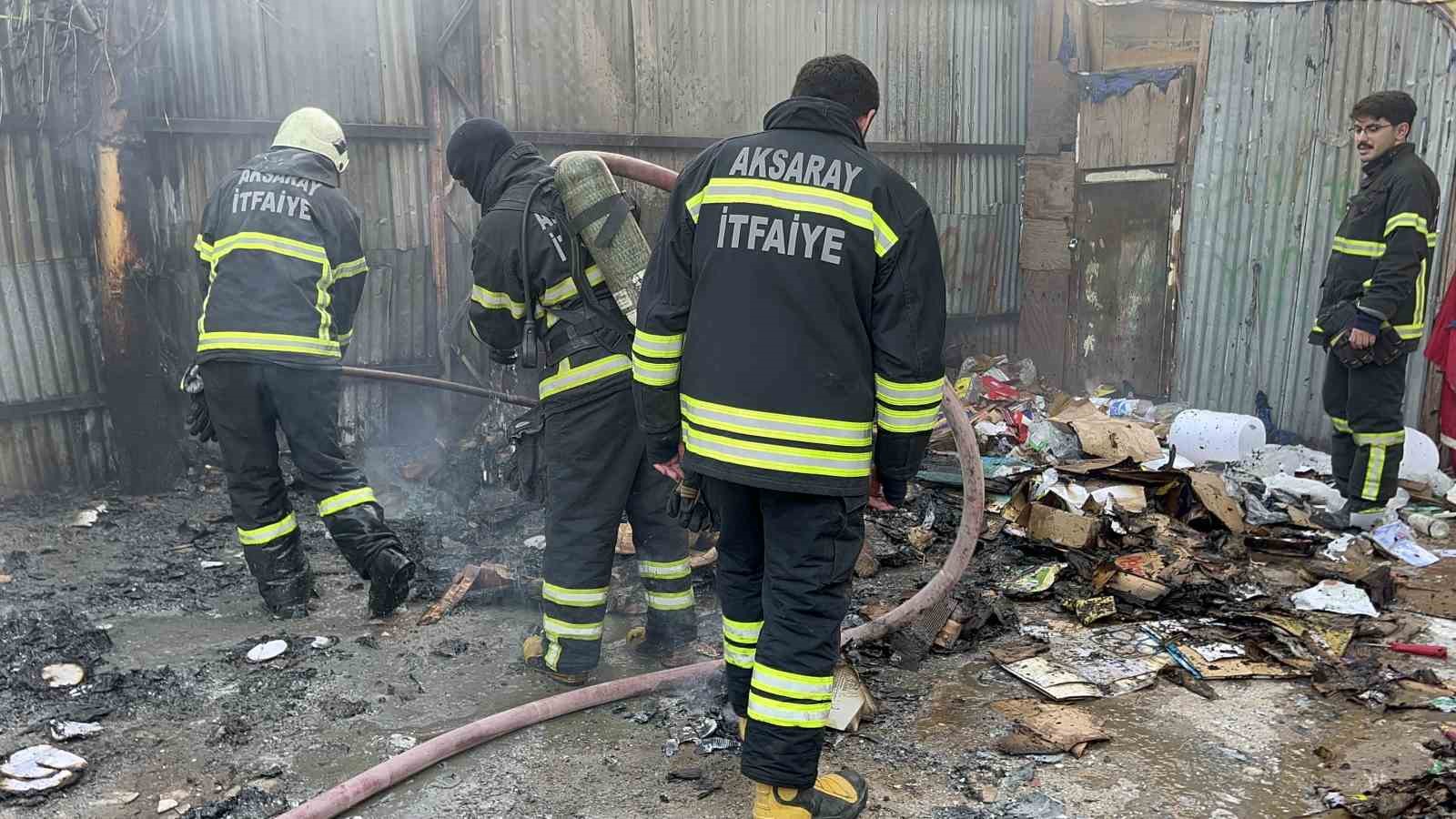 Aksaray’da atık kağıt deposunda korkutan yangın